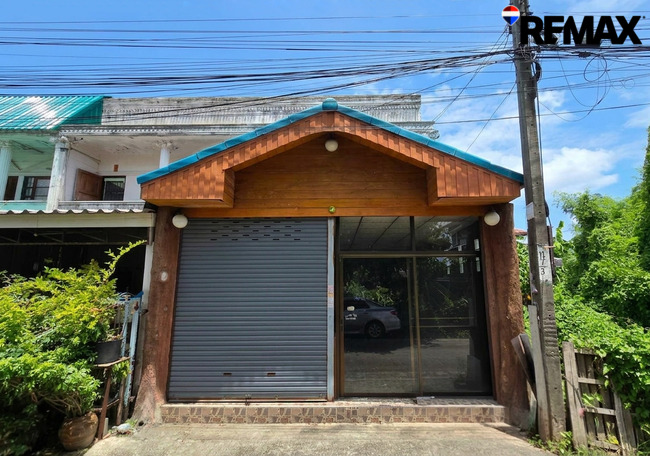 ขายทาวน์เฮ้าส์ 2 ชั้น หลังใหญ่ เนื้อที่ 30 ตร.ว. 4 ห้องนอน ซอยเพชรเกษม 79 แยก 9 หนองแขม