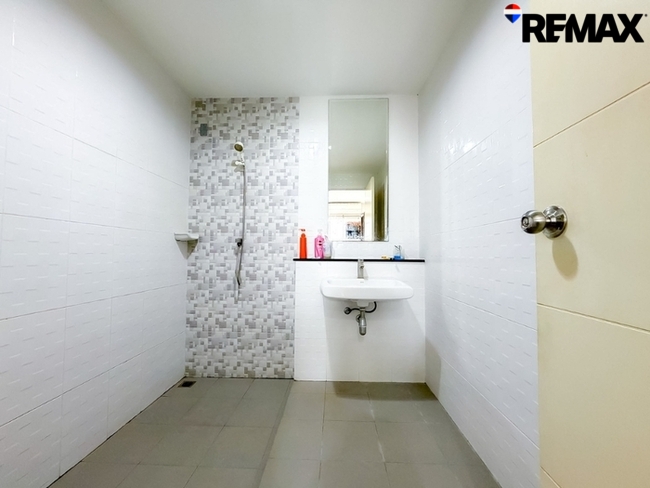 The Exclusive Wongwaen - Ramintra (ดิ เอ็กซ์คลูซีฟ วงแหวน) ทาวน์โฮม 3 ชั้น 4 ห้องนอน 4 ห้องน้ำ