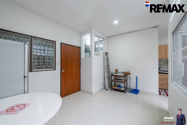 [บ้านสุขุมวิท @ EMDistrict โครต Rare!! แปลงใหญ่ 34 ตร.วา] (สุขุมวิท 31 ) หน้ากว้าง 5.4 เมตร TownHouse เรียกว่าอยู่โซน EMDistrict ได้เลย และเป็นหลังใหญ่ 4 ชั้น ที่จอดรถ 2 คันได้แบบหลวมๆ