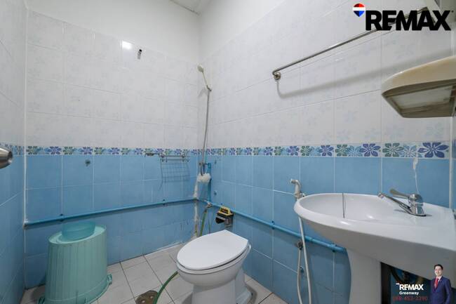 [บ้านสุขุมวิท @ EMDistrict โครต Rare!! แปลงใหญ่ 34 ตร.วา] (สุขุมวิท 31 ) หน้ากว้าง 5.4 เมตร TownHouse เรียกว่าอยู่โซน EMDistrict ได้เลย และเป็นหลังใหญ่ 4 ชั้น ที่จอดรถ 2 คันได้แบบหลวมๆ