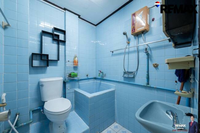 [บ้านสุขุมวิท @ EMDistrict โครต Rare!! แปลงใหญ่ 34 ตร.วา] (สุขุมวิท 31 ) หน้ากว้าง 5.4 เมตร TownHouse เรียกว่าอยู่โซน EMDistrict ได้เลย และเป็นหลังใหญ่ 4 ชั้น ที่จอดรถ 2 คันได้แบบหลวมๆ