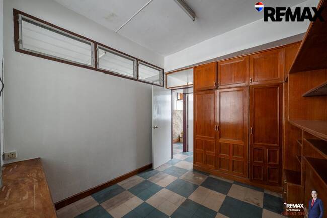 [บ้านสุขุมวิท @ EMDistrict โครต Rare!! แปลงใหญ่ 34 ตร.วา] (สุขุมวิท 31 ) หน้ากว้าง 5.4 เมตร TownHouse เรียกว่าอยู่โซน EMDistrict ได้เลย และเป็นหลังใหญ่ 4 ชั้น ที่จอดรถ 2 คันได้แบบหลวมๆ