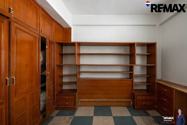 [บ้านสุขุมวิท @ EMDistrict โครต Rare!! แปลงใหญ่ 34 ตร.วา] (สุขุมวิท 31 ) หน้ากว้าง 5.4 เมตร TownHouse เรียกว่าอยู่โซน EMDistrict ได้เลย และเป็นหลังใหญ่ 4 ชั้น ที่จอดรถ 2 คันได้แบบหลวมๆ