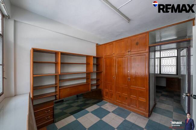 [บ้านสุขุมวิท @ EMDistrict โครต Rare!! แปลงใหญ่ 34 ตร.วา] (สุขุมวิท 31 ) หน้ากว้าง 5.4 เมตร TownHouse เรียกว่าอยู่โซน EMDistrict ได้เลย และเป็นหลังใหญ่ 4 ชั้น ที่จอดรถ 2 คันได้แบบหลวมๆ