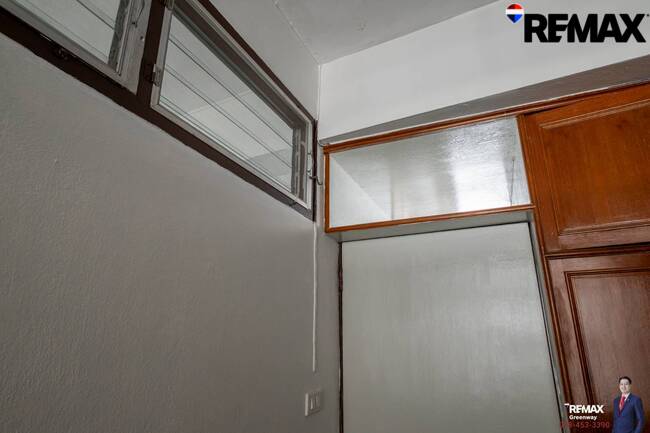 [บ้านสุขุมวิท @ EMDistrict โครต Rare!! แปลงใหญ่ 34 ตร.วา] (สุขุมวิท 31 ) หน้ากว้าง 5.4 เมตร TownHouse เรียกว่าอยู่โซน EMDistrict ได้เลย และเป็นหลังใหญ่ 4 ชั้น ที่จอดรถ 2 คันได้แบบหลวมๆ