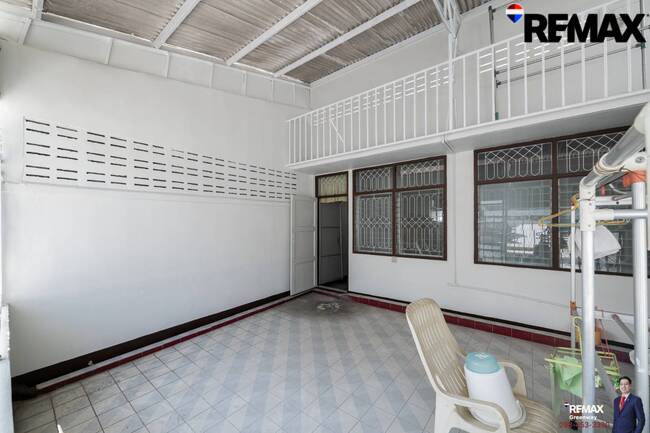 [บ้านสุขุมวิท @ EMDistrict โครต Rare!! แปลงใหญ่ 34 ตร.วา] (สุขุมวิท 31 ) หน้ากว้าง 5.4 เมตร TownHouse เรียกว่าอยู่โซน EMDistrict ได้เลย และเป็นหลังใหญ่ 4 ชั้น ที่จอดรถ 2 คันได้แบบหลวมๆ