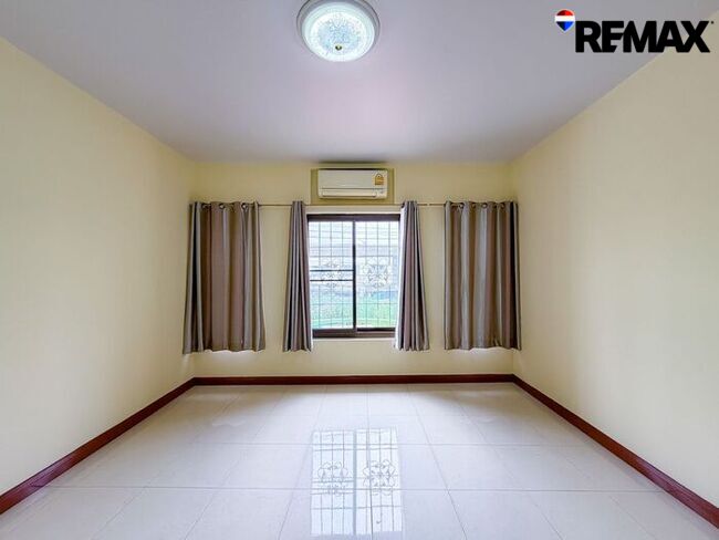 ทาวน์โฮม 3 ชั้น ซอยคู้บอน27 รีโนเวทใหม่ทั้งหลัง พื้นที่ 19 ตร.ว. ไม่ต้องจ่ายค่าส่วนกลาง หลังบ้านวิวเปิดโล่ง ใกล้สถานีรถไฟฟ้าสายสีชมพู (สถานีคู้บอน)