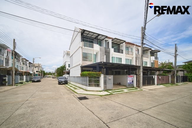 ขายบ้านพุทธบูชา36 บ้านใหม่1พุทธบูชา(หลังมุม) สภาพดี พื้นที่ดินใหญ่กว่า ติดอู่รถเมย์สาย75