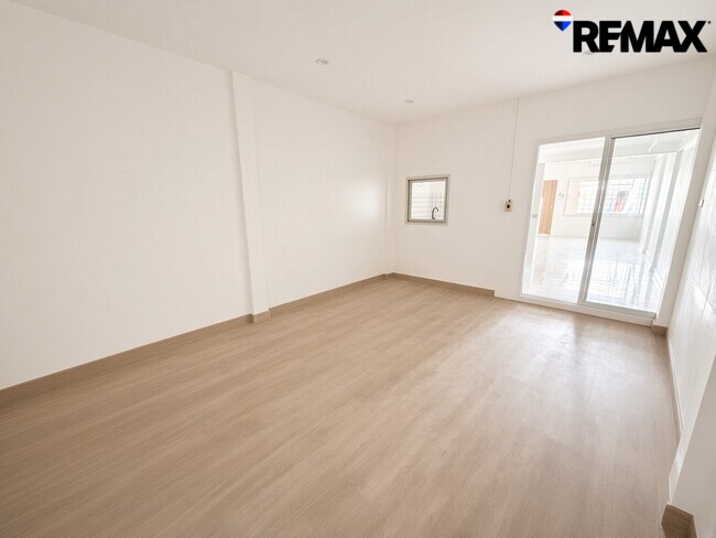 ขายทาวน์โฮม รีโนเวทใหม่ ศุภาลัยวิลล์ รัตนาธิเบศร์ 3 ห้องนอน 2.29 ล้านบาท