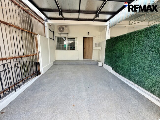 ขายทาวน์โฮม รีโนเวทใหม่ ศุภาลัยวิลล์ รัตนาธิเบศร์ 3 ห้องนอน 2.29 ล้านบาท