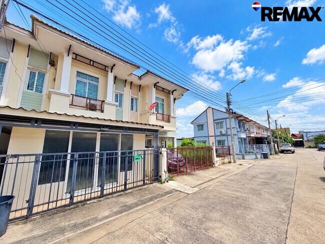 ขายด่วน! พฤกษาทาวน์ ราชพฤกษ์ 2.29 ล้าน พื้นที่ใช้สอย 130 ตร.ม. มีห้องอเนกประสงค์ บ้านสภาพดี พร้อมอยู่