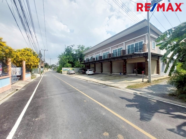 ขายตึกแถว 2 ชั้น เมืองนครปฐม ใกล้สำนักงานประกันสังคม สภาพใหม่