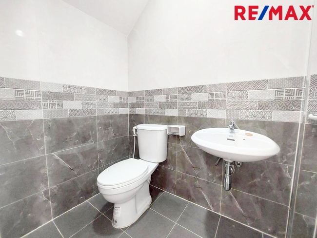 ขายตึกแถว 2 ชั้น เมืองนครปฐม ใกล้สำนักงานประกันสังคม สภาพใหม่