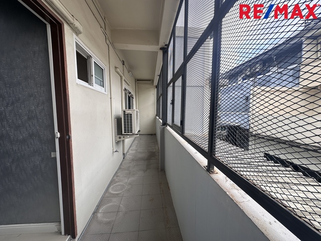 ขายอาคารพาณิชย์ 2 ห้อง ธนบุรีคอมเพล็กซ์ พระราม 2 ซอย 60(ซอยการไฟฟ้าบางขุนเทียน) ต่อเติมพร้อมใช้งาน ถนนซอยกว้าง จอดรถสะดวก ทำเลใกล้ถนนใหญ่ รวมแหล่งธุรกิจหลากหลาย ราคา 12 ล้านบาท