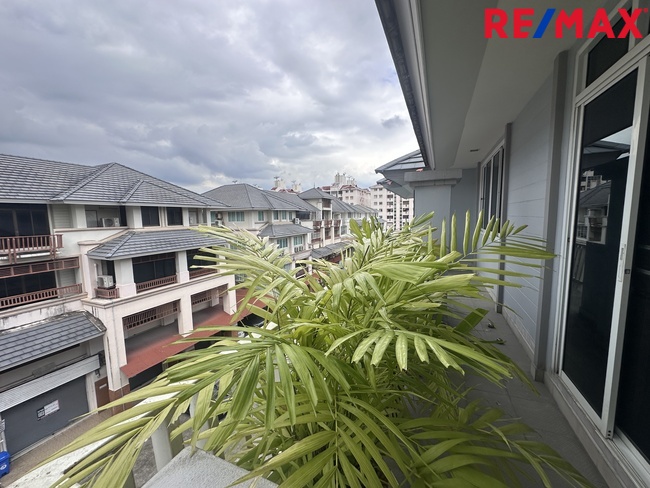 ขายอาคารพาณิชย์ 2 ห้อง ธนบุรีคอมเพล็กซ์ พระราม 2 ซอย 60(ซอยการไฟฟ้าบางขุนเทียน) ต่อเติมพร้อมใช้งาน ถนนซอยกว้าง จอดรถสะดวก ทำเลใกล้ถนนใหญ่ รวมแหล่งธุรกิจหลากหลาย ราคา 12 ล้านบาท