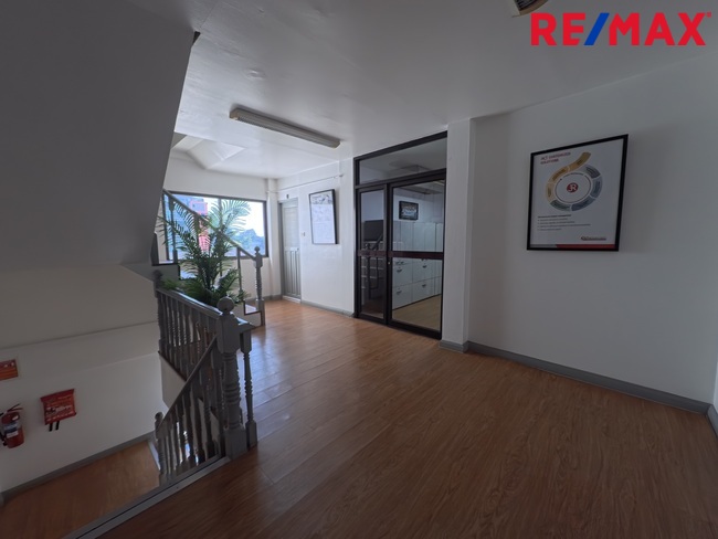 [PREMIUM SALE] ขายอาคารพาณิชย์ 6 คูหา 329 ตร.ว. ติดถนนศรีนครินทร์ / 6-Unit Commercial Building | 329 Sq. Wah | Srinakarin Main Road