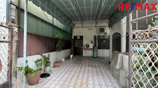 ขายบ้านพระราม3 เป็นตึกแถว3ชั้น ซอยสาธุประดิษฐ์15 แยก6 ใกล้เซ็นทรัล พระราม 3 เพียง 5 นาที