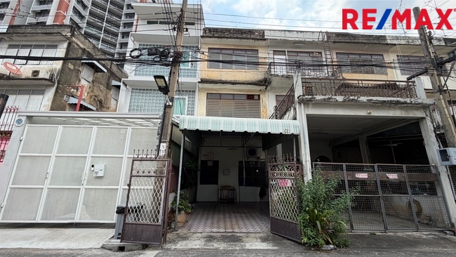 ขายบ้านพระราม3 เป็นตึกแถว3ชั้น ซอยสาธุประดิษฐ์15 แยก6 ใกล้เซ็นทรัล พระราม 3 เพียง 5 นาที