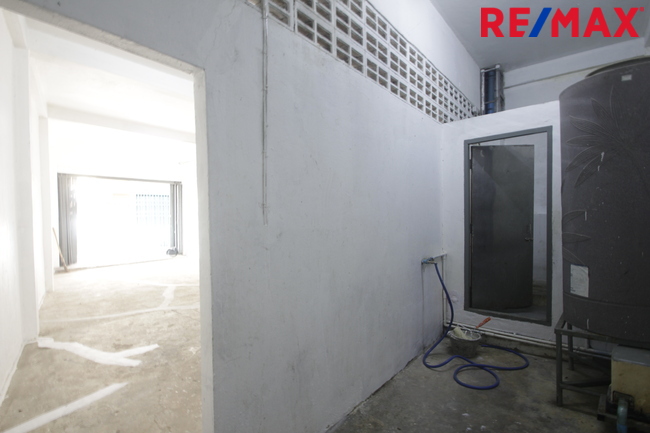 อาคารพาณิชย์สุขสวัสดิ์ บางปะแก้วดาวคะนอง ใกล้ถนนใหญ่เดินเข้าออกได้ รถไฟฟ้าบางปะแก้ว 3ชั้น 16วา รูปที่ดินถุงเงินถุงทอง อยู่อาศัย โกดังเก็บของ