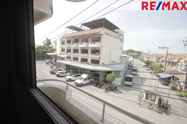 อาคารพาณิชย์สุขสวัสดิ์ ประชาอุทิศ สุขนิเวศน์2 ทำเลค้าขาย เปิดสำนักงาน ริมถนนเมนหน้าโครงการก่อนเข้าหมู่บ้าน ห้องริมระหว่างตึก ใกล้บิ๊กซีสุขสวัสดิ์ สะพานภูมิพล1-2