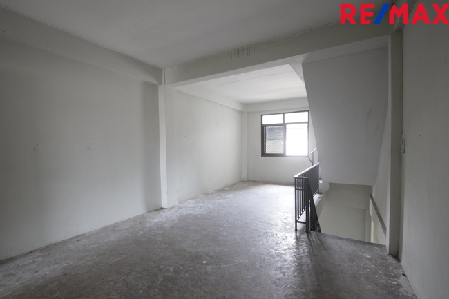 อาคารพาณิชย์สุขสวัสดิ์ ประชาอุทิศ สุขนิเวศน์2 ทำเลค้าขาย เปิดสำนักงาน ริมถนนเมนหน้าโครงการก่อนเข้าหมู่บ้าน ห้องริมระหว่างตึก ใกล้บิ๊กซีสุขสวัสดิ์ สะพานภูมิพล1-2