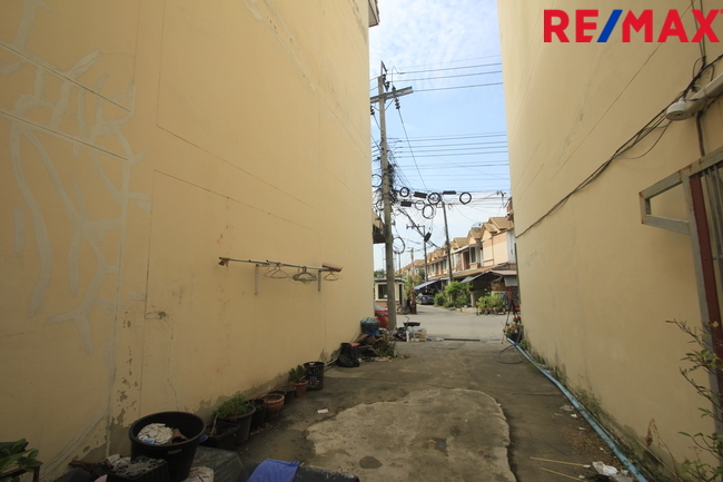 อาคารพาณิชย์สุขสวัสดิ์ ประชาอุทิศ สุขนิเวศน์2 ทำเลค้าขาย เปิดสำนักงาน ริมถนนเมนหน้าโครงการก่อนเข้าหมู่บ้าน ห้องริมระหว่างตึก ใกล้บิ๊กซีสุขสวัสดิ์ สะพานภูมิพล1-2