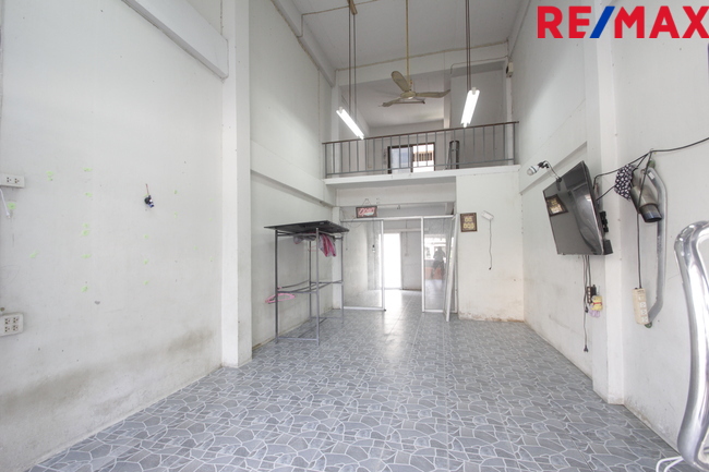 อาคารพาณิชย์สุขสวัสดิ์ ประชาอุทิศ สุขนิเวศน์2 ทำเลค้าขาย เปิดสำนักงาน ริมถนนเมนหน้าโครงการก่อนเข้าหมู่บ้าน ห้องริมระหว่างตึก ใกล้บิ๊กซีสุขสวัสดิ์ สะพานภูมิพล1-2