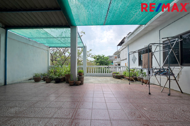 ขายอาคารพาณิชย์ 3.5 ชั้น 3 คูหา พระราม 2 ซอยสะแกงาม 35/3 พื้นที่ใหญ่ เหมาะทำธุรกิจ