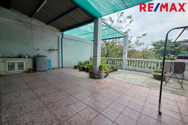 ขายอาคารพาณิชย์ 3.5 ชั้น 3 คูหา พระราม 2 ซอยสะแกงาม 35/3 พื้นที่ใหญ่ เหมาะทำธุรกิจ