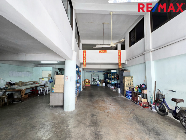 ขายอาคารพาณิชย์ 3.5 ชั้น 3 คูหา พระราม 2 ซอยสะแกงาม 35/3 พื้นที่ใหญ่ เหมาะทำธุรกิจ