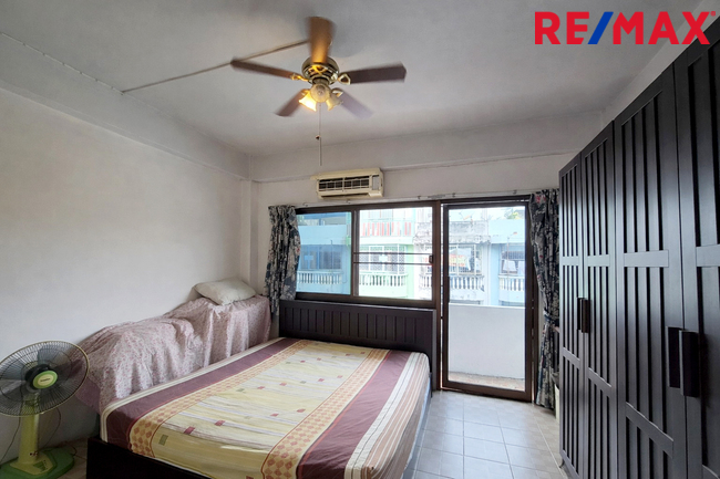 ขายอาคารพาณิชย์ 3.5 ชั้น 3 คูหา พระราม 2 ซอยสะแกงาม 35/3 พื้นที่ใหญ่ เหมาะทำธุรกิจ