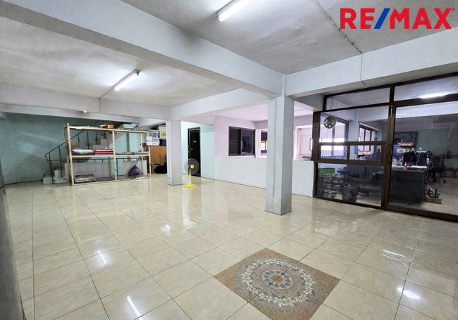 ขายอาคารพาณิชย์ 3.5 ชั้น 3 คูหา พระราม 2 ซอยสะแกงาม 35/3 พื้นที่ใหญ่ เหมาะทำธุรกิจ