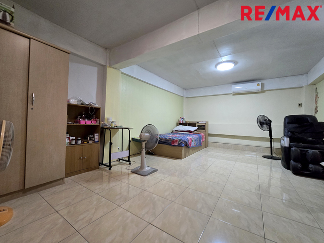 ขายอาคารพาณิชย์ 3.5 ชั้น 3 คูหา พระราม 2 ซอยสะแกงาม 35/3 พื้นที่ใหญ่ เหมาะทำธุรกิจ