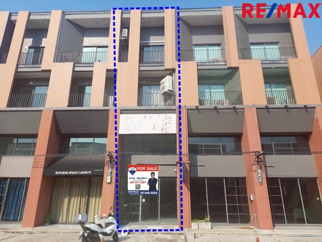 ขายด่วน! อทาวน์โฮม 3.5 ชั้น ทำเลค้าขาย @ สิริ อเวนิว เพชรเกษม 81