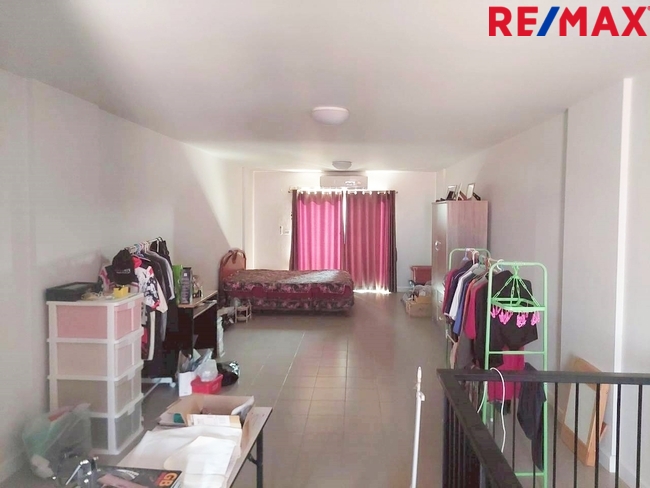 ขายด่วน! อทาวน์โฮม 3.5 ชั้น ทำเลค้าขาย @ สิริ อเวนิว เพชรเกษม 81