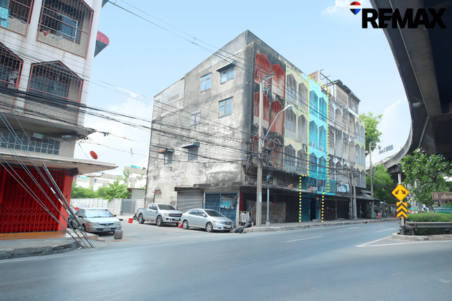 อาคารพาณิชย์ติดถนนพระราม 2 ทำเลค้าขาย ใกล้ทางด่วน ราคาพิเศษเพียง 4.3 ล้าน