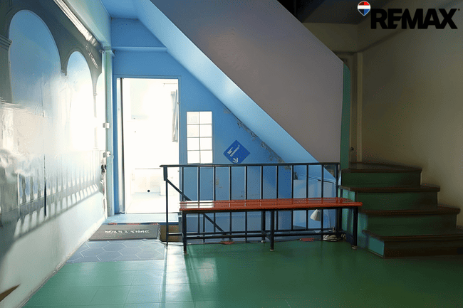 อาคารพาณิชย์ติดถนนพระราม 2 ทำเลค้าขาย ใกล้ทางด่วน ราคาพิเศษเพียง 4.3 ล้าน