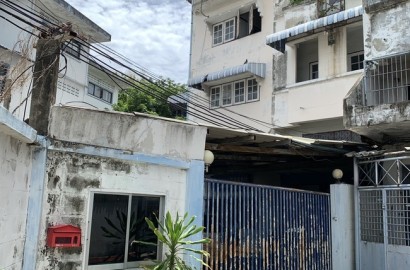 ขายอาคารพาณิชย์ 3 ชั้น จอมทอง สภาพดีและทำเลใกล้ถนนใหญ่