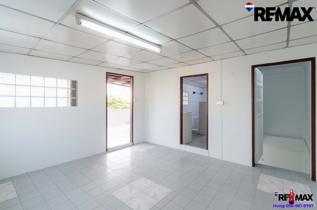 ขาย/ให้เช่า อาคารพาณิชย์ 2คูหา ตึกสีเขียว ถ.พุทธมณฑล สาย3 หน้ากว้าง 8 เมตร จากถนนใหญ่ เพียง 50 เมตร รีโนเวทพร้อมใช้งาน เหมาะเป็นโกดัง ใกล้แหล่งขนส่ง ถนนอักษะ สะดวกเดินทาง ราคาขาย 4.99 Mb