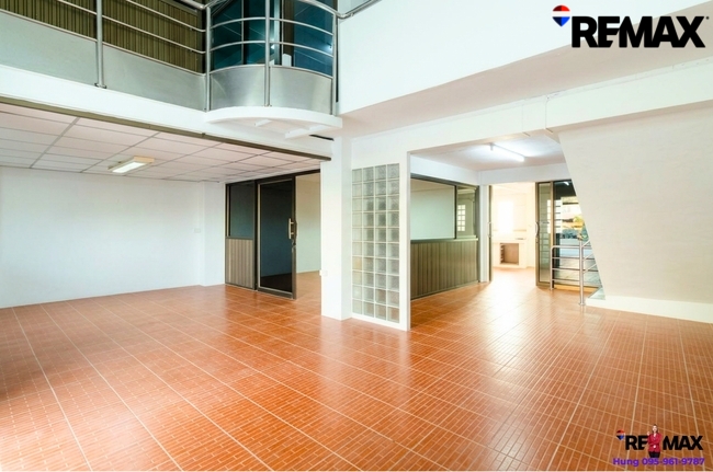 ขาย/ให้เช่า อาคารพาณิชย์ 2คูหา ตึกสีเขียว ถ.พุทธมณฑล สาย3 หน้ากว้าง 8 เมตร จากถนนใหญ่ เพียง 50 เมตร รีโนเวทพร้อมใช้งาน เหมาะเป็นโกดัง ใกล้แหล่งขนส่ง ถนนอักษะ สะดวกเดินทาง ราคาขาย 4.99 Mb