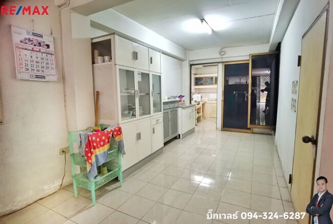 ขายอาคารพาณิชย์ 4 ชั้น บางซื่อ ใกล้ MRT เตาปูน เพียง 350 เมตร | 17.1 ตร.ว. พื้นที่ใช้สอย 250 ตร.ม. พร้อมอยู่ ราคาเพียง 3,690,000 บาท