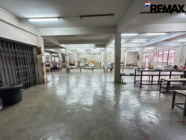 ขายอาคาร 5 คูหา เจริญนคร 66/1 พื้นที่ 1,750 ตร.ม. ที่ดิน 73.1 ตร.ว. เหมาะทำธุรกิจหลากหลาย ราคา 16.5 ล้านบาท