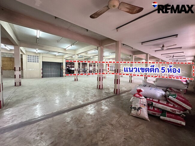 ขายอาคาร 5 คูหา เจริญนคร 66/1 พื้นที่ 1,750 ตร.ม. ที่ดิน 73.1 ตร.ว. เหมาะทำธุรกิจหลากหลาย ราคา 16.5 ล้านบาท