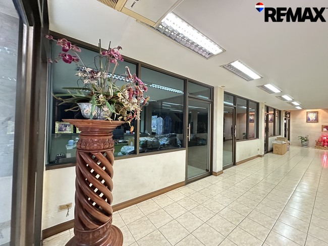 ขายอาคาร 5 คูหา เจริญนคร 66/1 พื้นที่ 1,750 ตร.ม. ที่ดิน 73.1 ตร.ว. เหมาะทำธุรกิจหลากหลาย ราคา 16.5 ล้านบาท