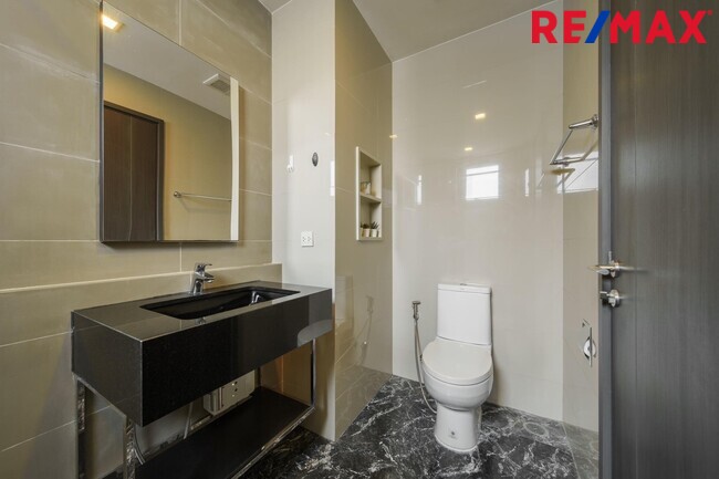 ขายคอนโดสุขุมวิท 𝗘𝗱𝗴𝗲 𝗦𝘂𝗸𝗵𝘂𝗺𝘃𝗶𝘁 𝟮𝟯 (ห้องมุม) วิวดี แต่งสวย ราคาดีที่สุด ติด BTS อโศก และ MRT สุขุมวิท