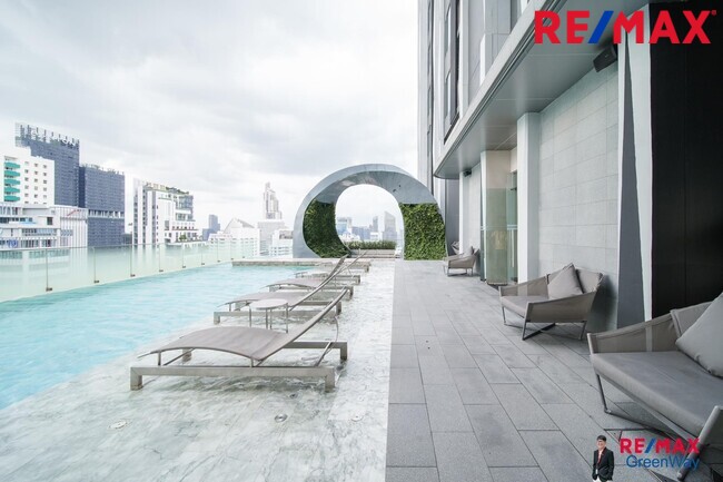 ขายคอนโดสุขุมวิท 𝗘𝗱𝗴𝗲 𝗦𝘂𝗸𝗵𝘂𝗺𝘃𝗶𝘁 𝟮𝟯 (ห้องมุม) วิวดี แต่งสวย ราคาดีที่สุด ติด BTS อโศก และ MRT สุขุมวิท