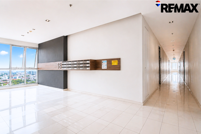 ขายคอนโด The Room Sathorn-Taksin 67.81 ตร.ม. ชั้น 18 วิวเมืองสวย แต่งครบ พร้อมอยู่ ติดถนนใหญ่ ใกล้ BTS