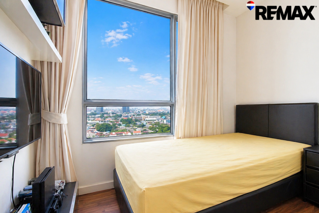 ขายคอนโด The Room Sathorn-Taksin 67.81 ตร.ม. ชั้น 18 วิวเมืองสวย แต่งครบ พร้อมอยู่ ติดถนนใหญ่ ใกล้ BTS