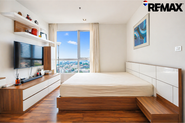 ขายคอนโด The Room Sathorn-Taksin 67.81 ตร.ม. ชั้น 18 วิวเมืองสวย แต่งครบ พร้อมอยู่ ติดถนนใหญ่ ใกล้ BTS