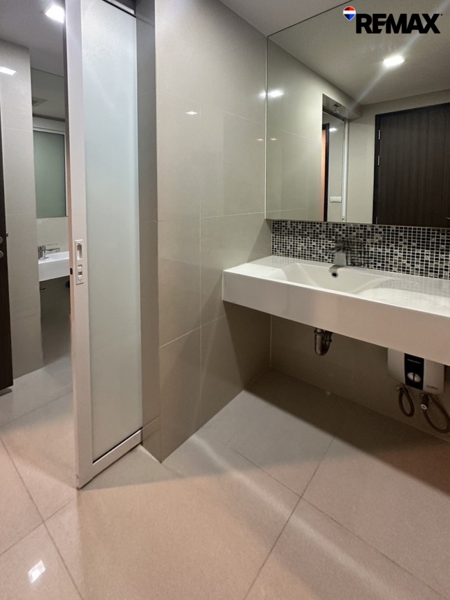 (New Listing! รับฟังข้อเสนอ! ) Rhythm Sukhumvit 44/1 (2 ห้องนอน 1 ห้องน้ำ ติด BTS พระโขนง ขายพร้อมผู้เช่า รับรายได้ทันที!!